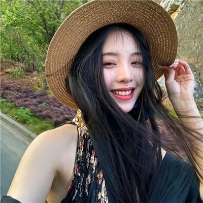 她苟活成了王者