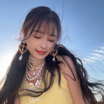 穿黑衣的女孩